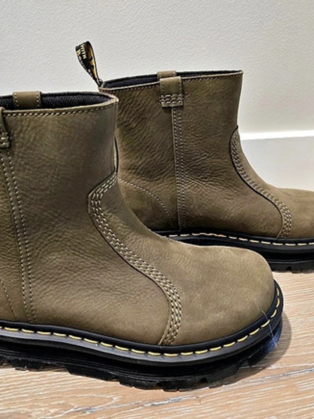 Dr. Martens Zebzag Rigger Slip On Nubuck Boots Leather Ankle Boots US 9 NWOT